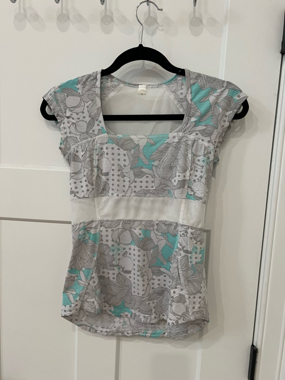 Women’s lululemon Scoop Neck Cap Sleeve Top in Gray, White, & Teal